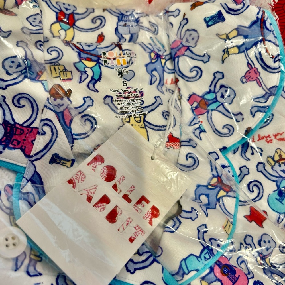 Roller Rabbit Pajamas 2- piece shorts and short sleeve Polo set Size Small - Picture 3 of 6